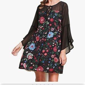 ENTRO - FLORAL BELL SLEEVE MINIDRESS - NWT - SIZE‎ SMALL - STYLE D8756 - B12
